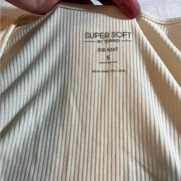 Super Soft by Torrid Rib Knit Faux Wrap Top Lace Sleeves Cream Women's 5X NWOT - Picture 2 of 7